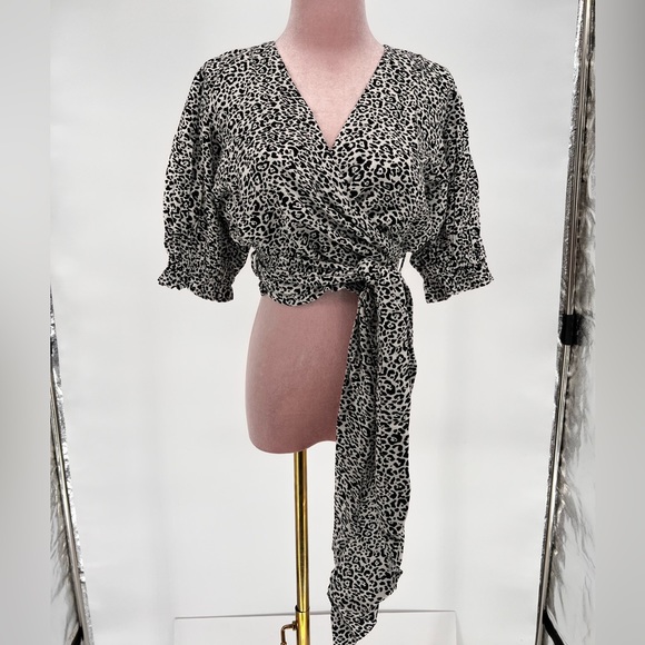 NWT Elan Cropped Wrap Top - Picture 5 of 14